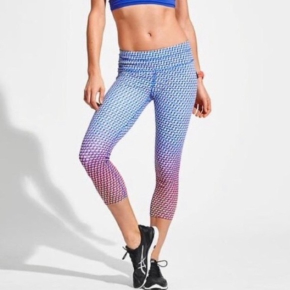 Athleta Vivid Sonar Ombré Capri Yoga Pants Leggings Size Small—Like New - Picture 9 of 9